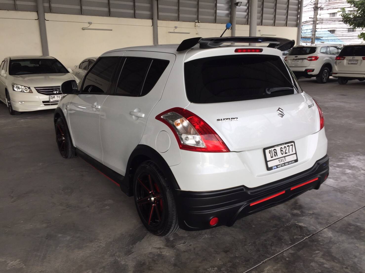 Suzuki Swift ปี 2015 สีขาว