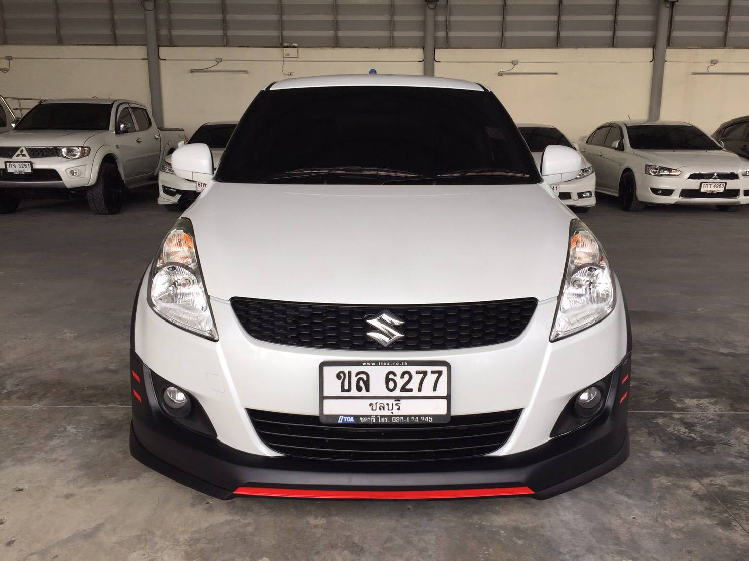 Suzuki Swift ปี 2015 สีขาว