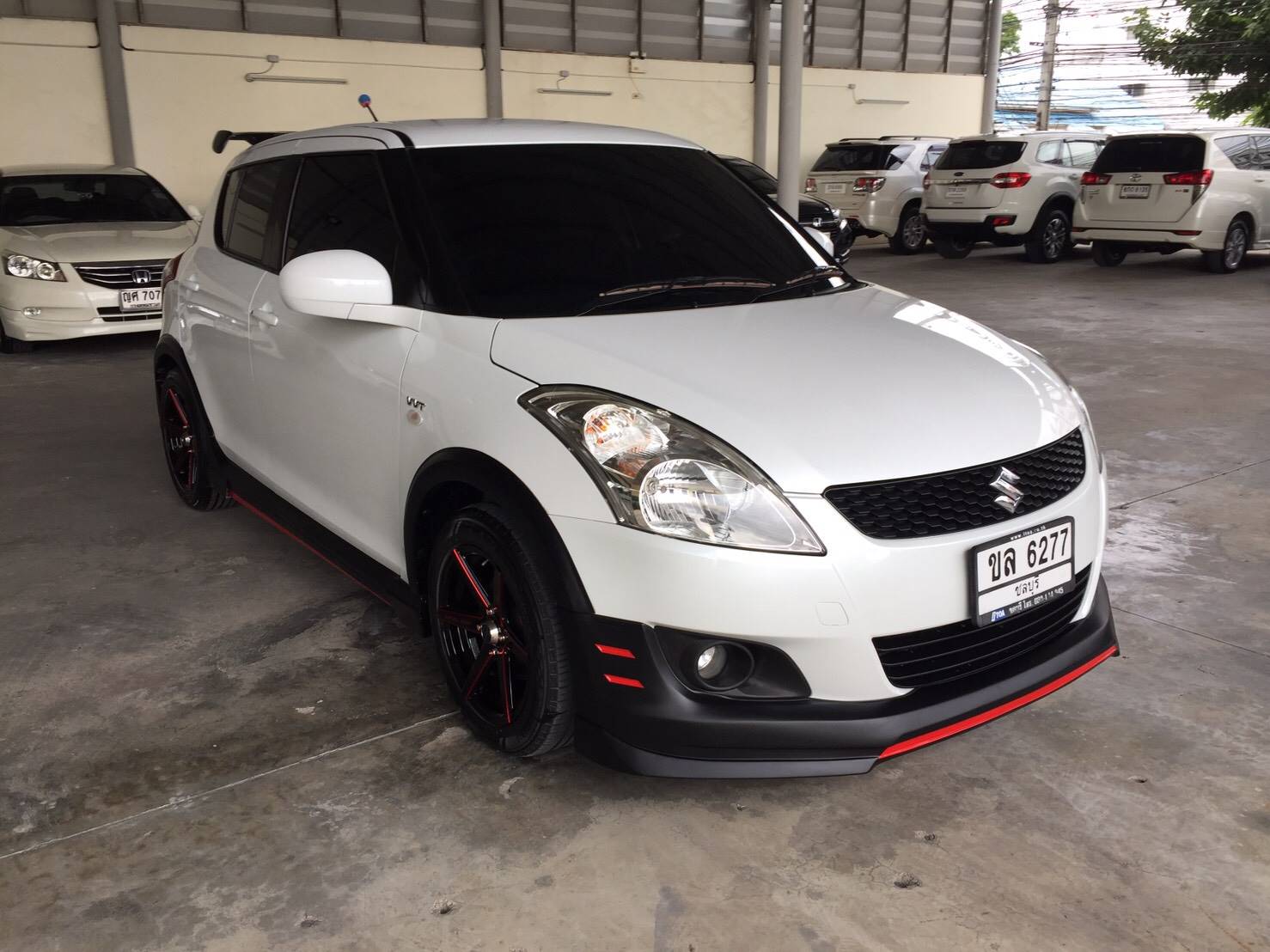 Suzuki Swift ปี 2015 สีขาว