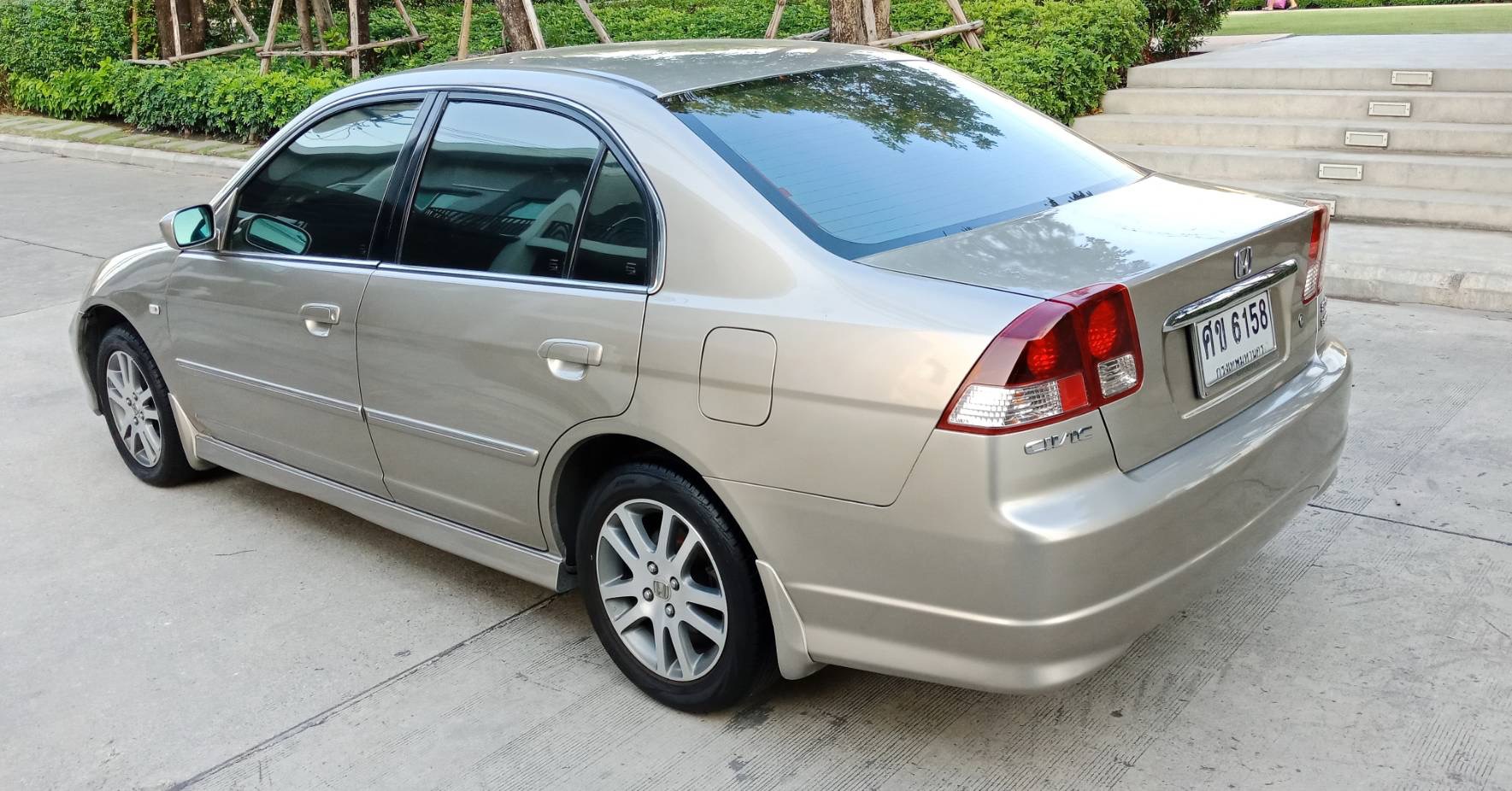 Honda Civic ES (Dimension) โฉม ตาเหยี่ยว ปี 2004 สีทอง