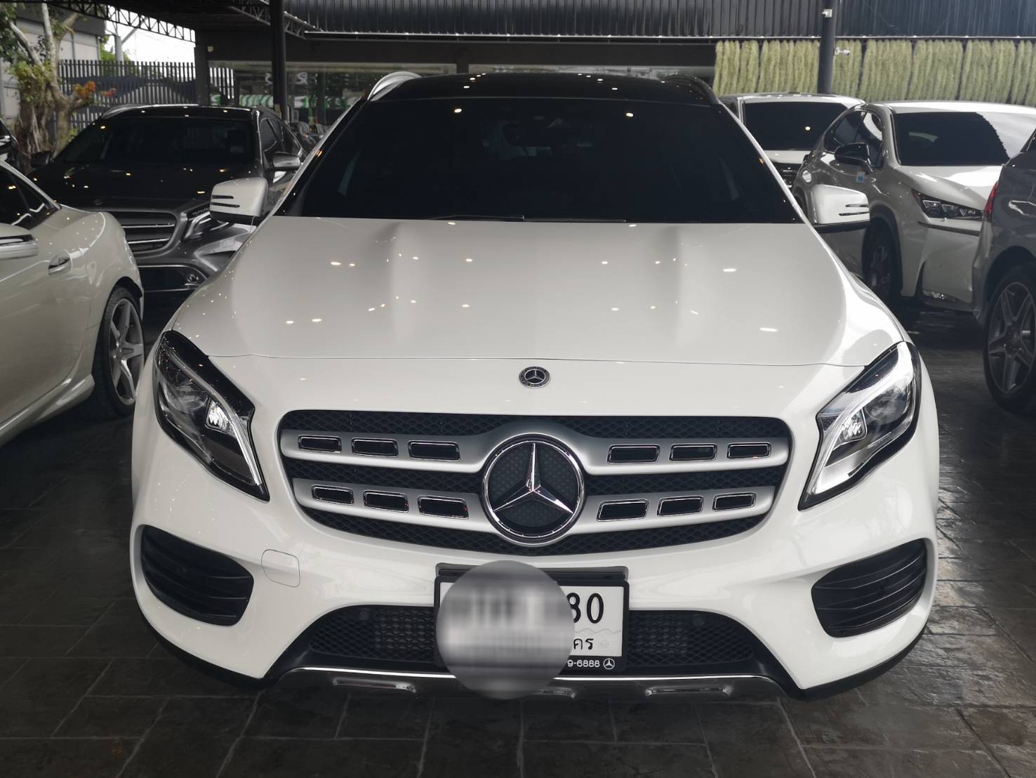 Mercedes-Benz GLA-Class X156 GLA250 ปี 2018 สีขาว