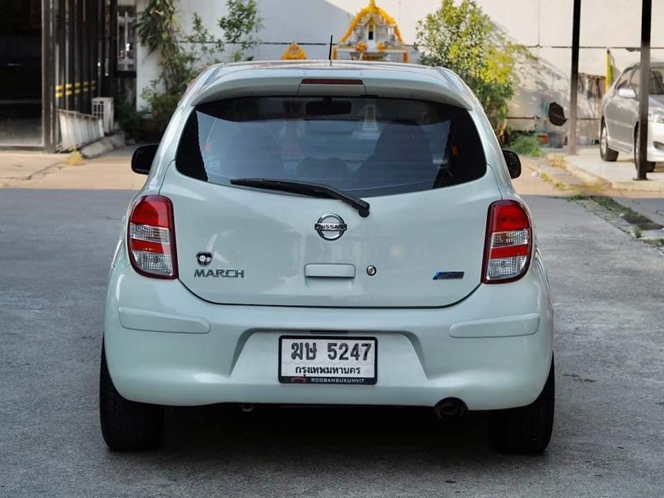 Nissan March ปี 2012 สีขาว