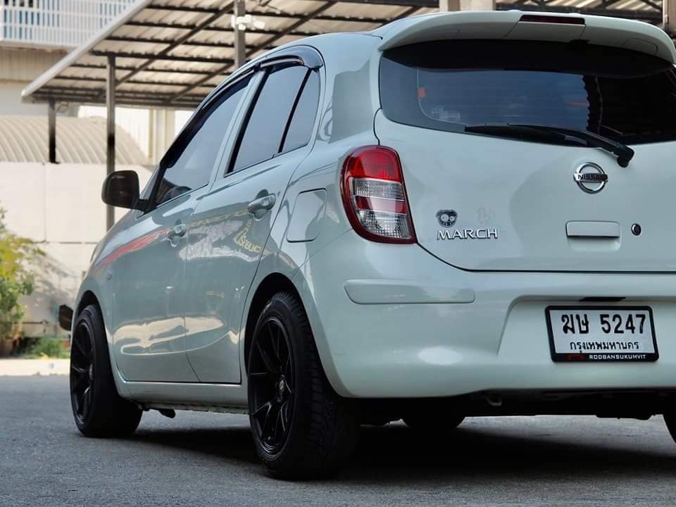 Nissan March ปี 2012 สีขาว