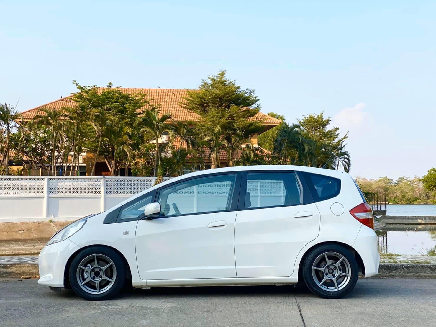 Honda Jazz GE ปี 2011 สีขาว