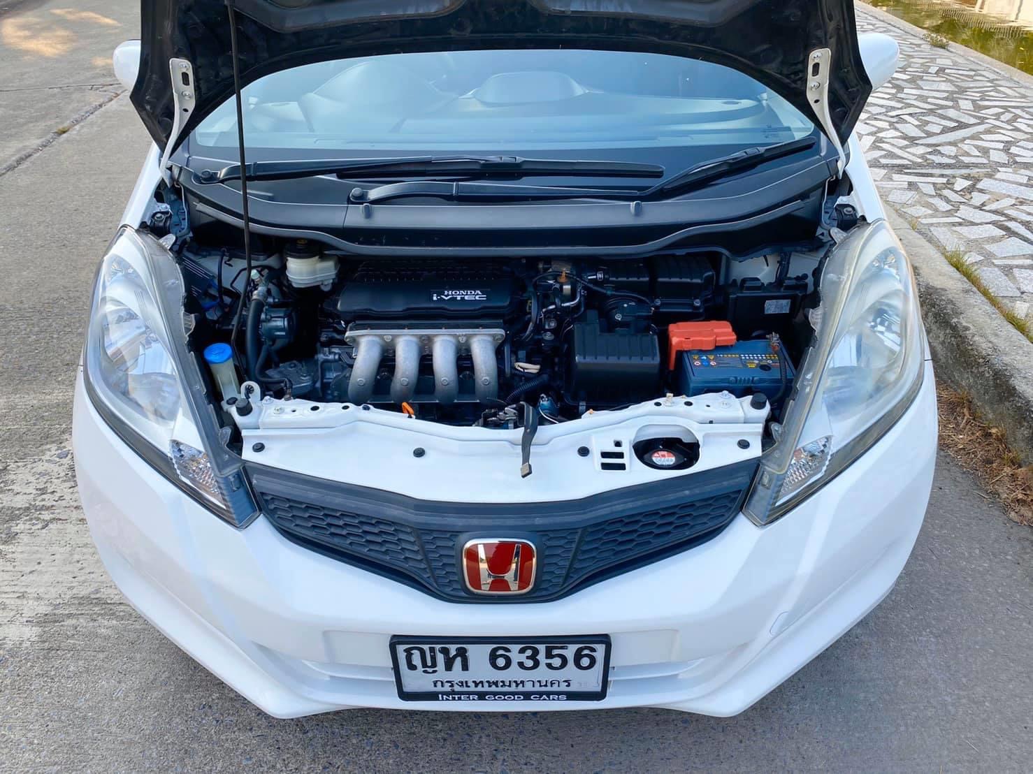 Honda Jazz GE ปี 2011 สีขาว