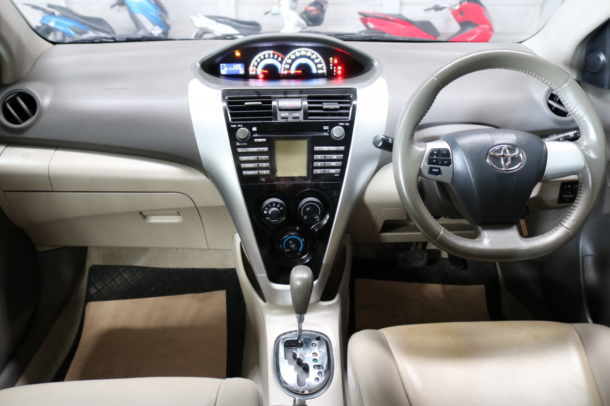 Toyota Vios ปี 2012 สีขาว