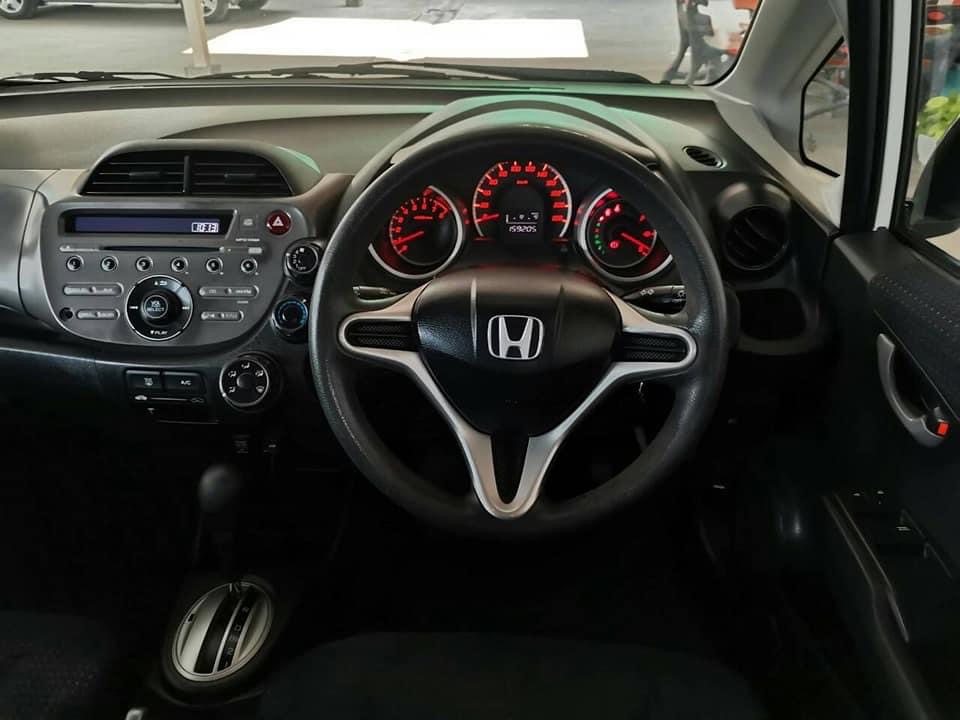 Honda Jazz GE ปี 2009 สีขาว