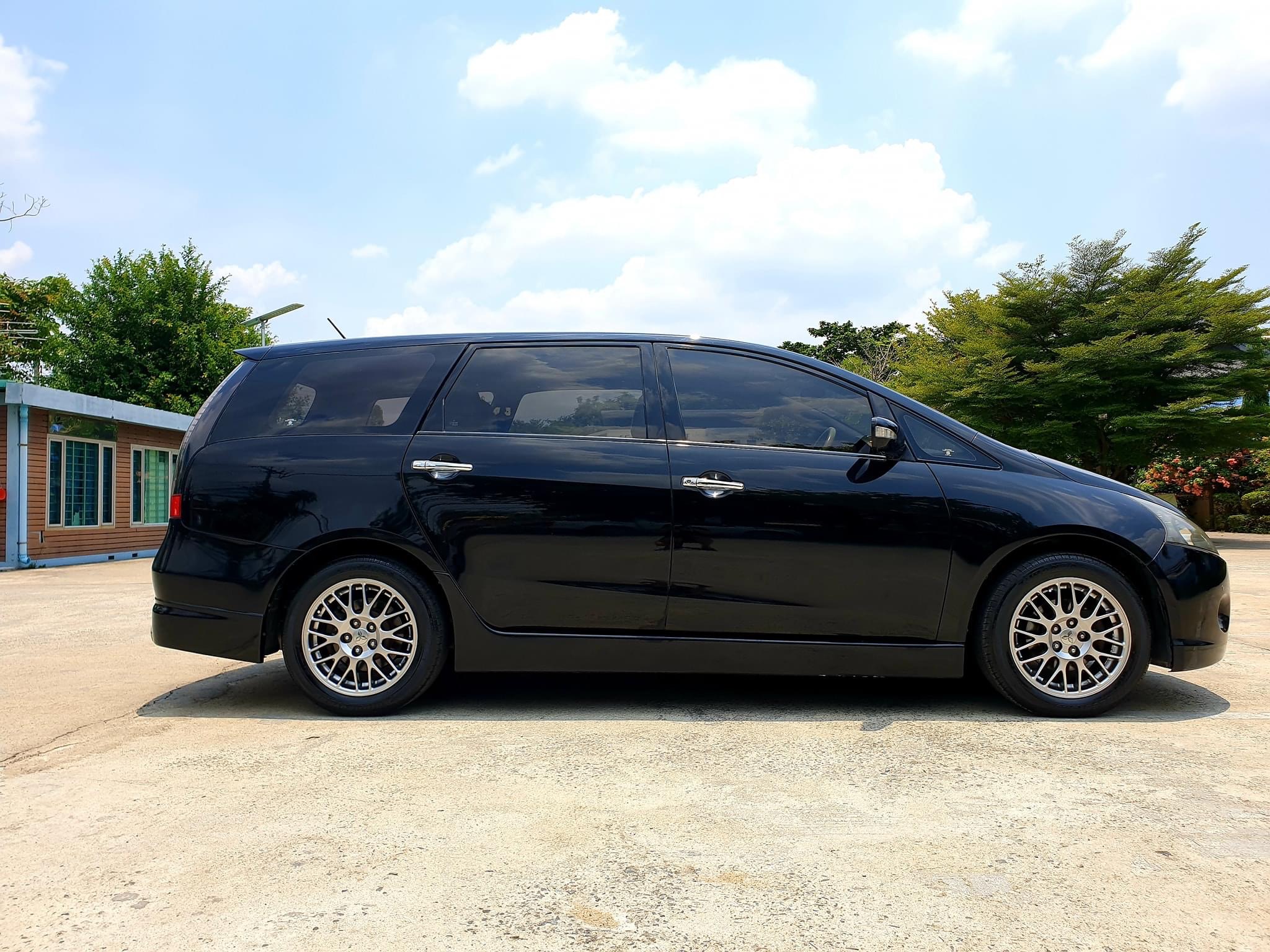 Mitsubishi Space Wagon ปี 2005 สีดำ