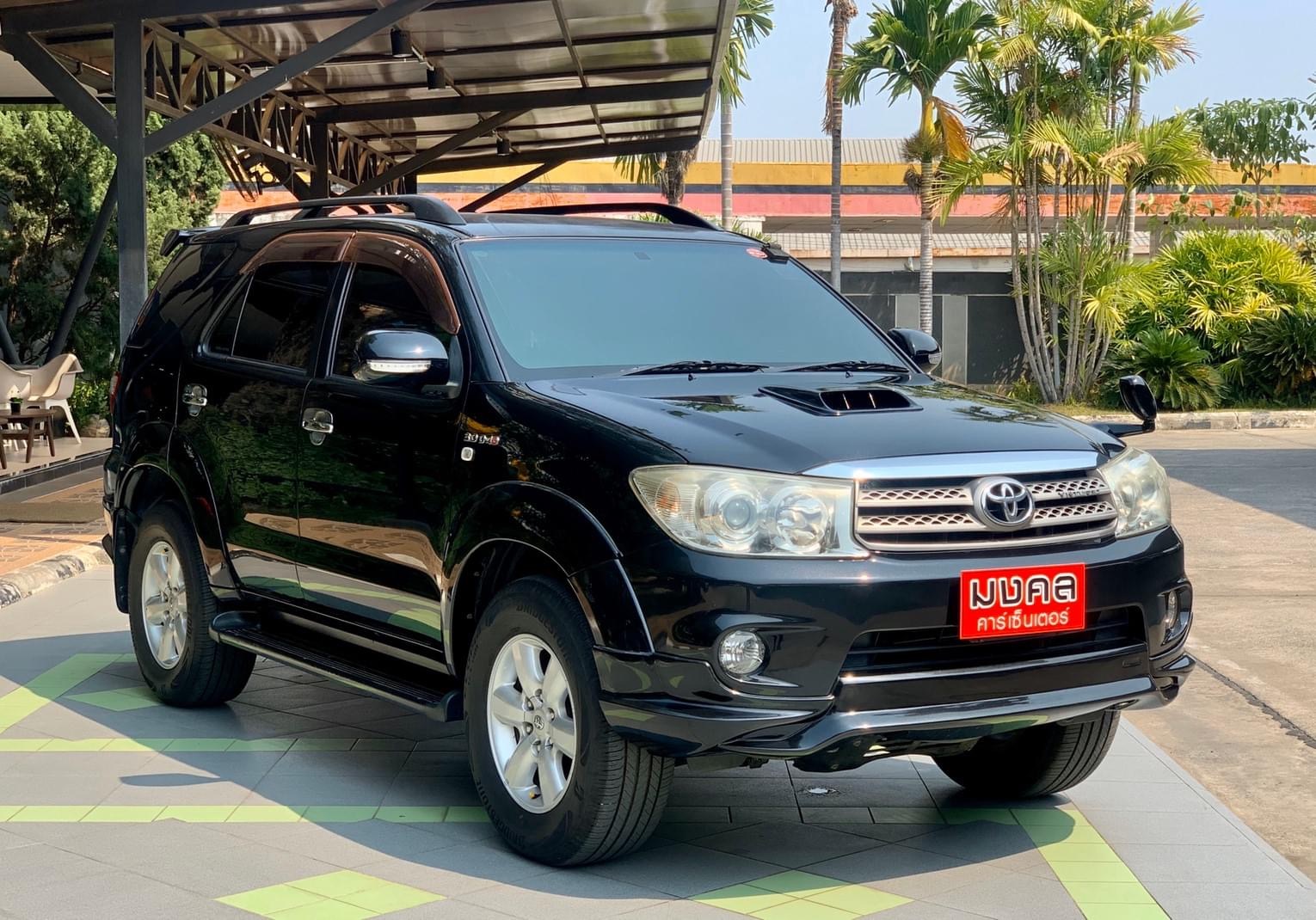 Toyota Fortuner ไมเนอร์เชนจ์ 1 ปี 2010 สีดำ