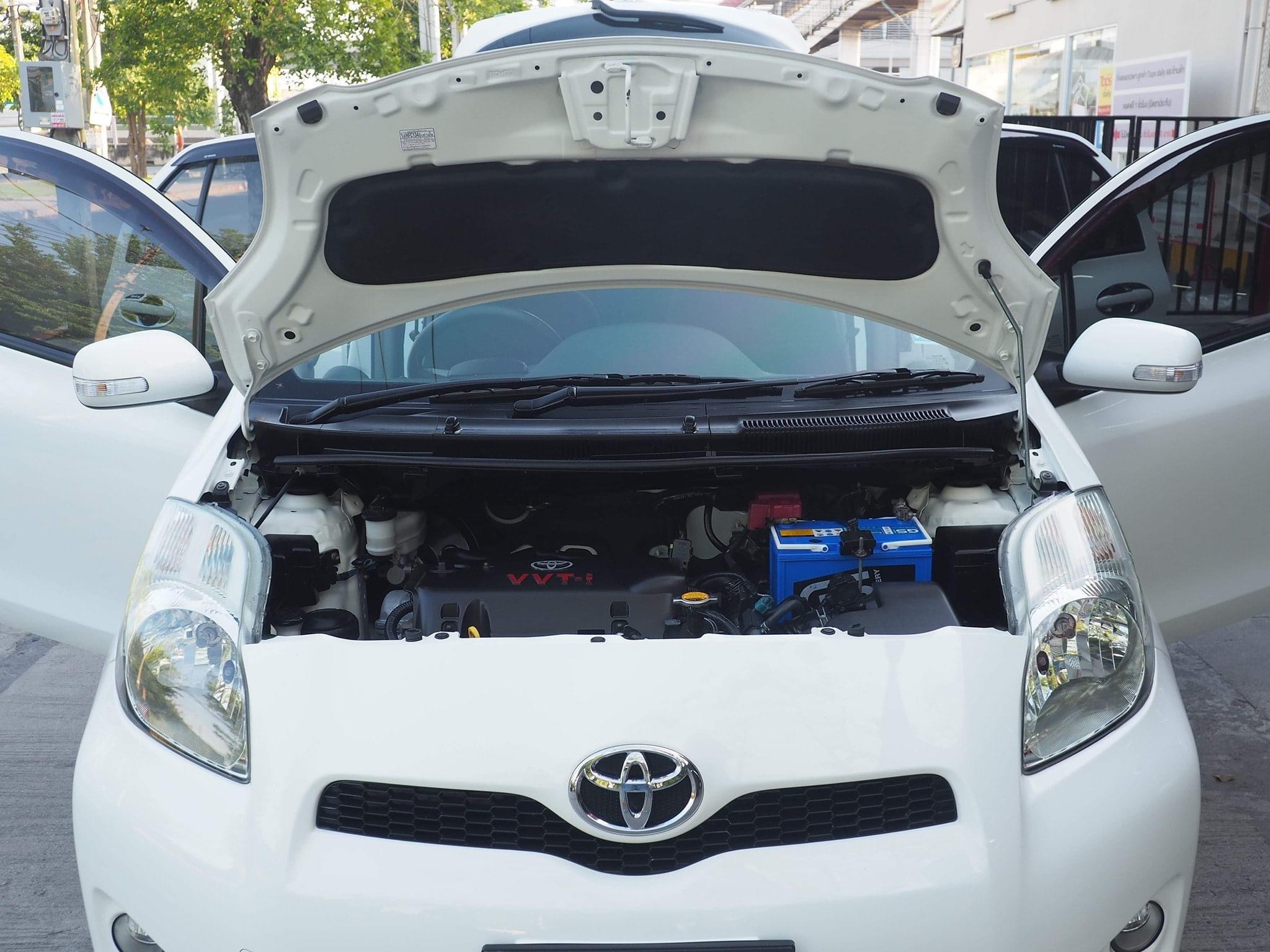 Toyota Yaris ปี 2013 สีขาว