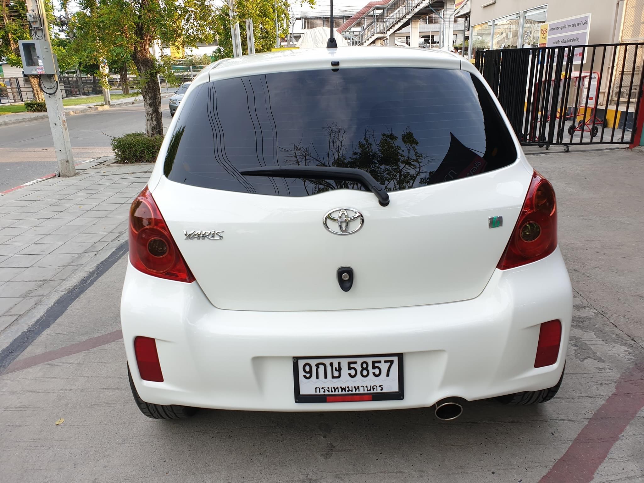 Toyota Yaris ปี 2013 สีขาว