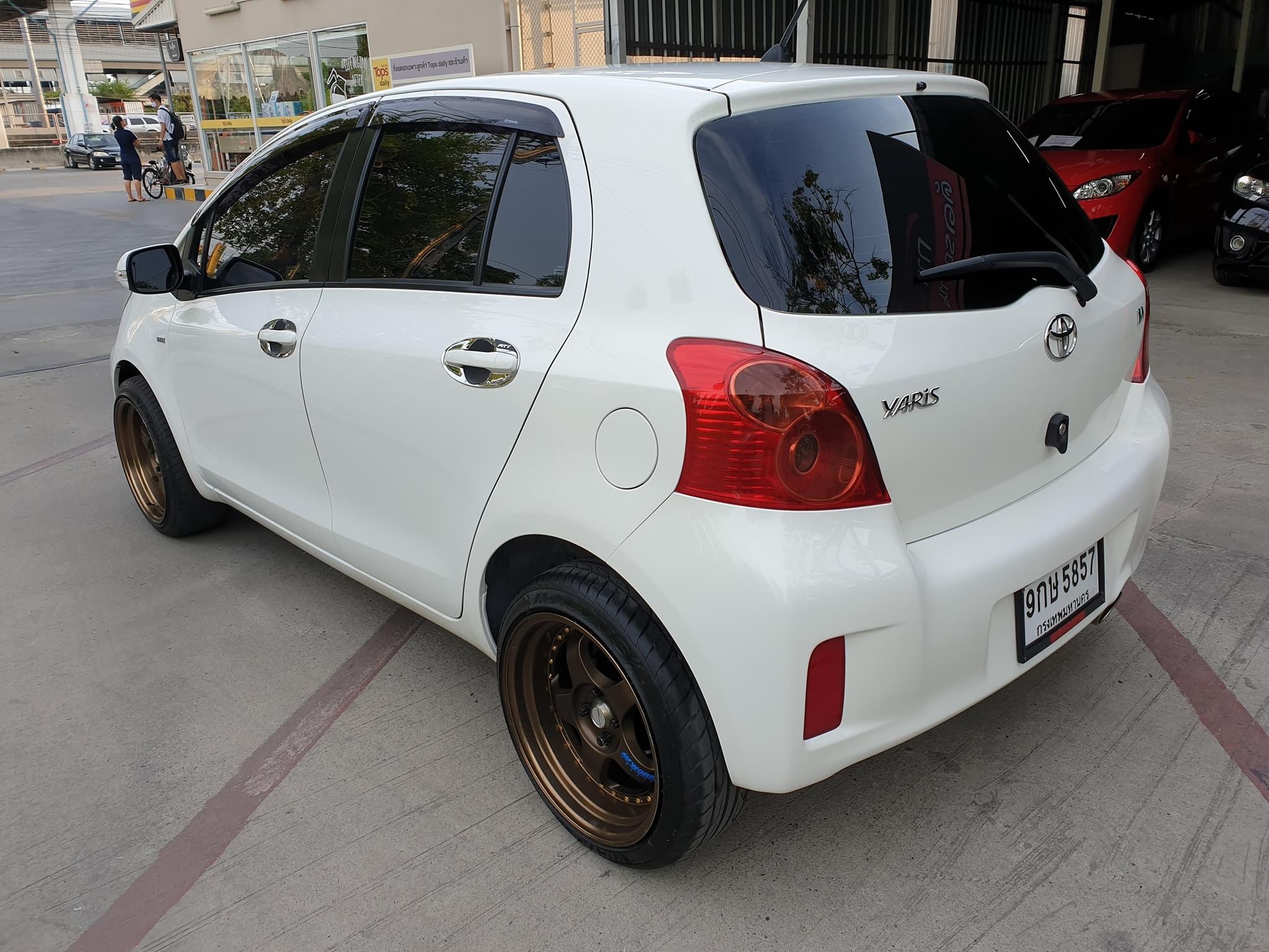 Toyota Yaris ปี 2013 สีขาว