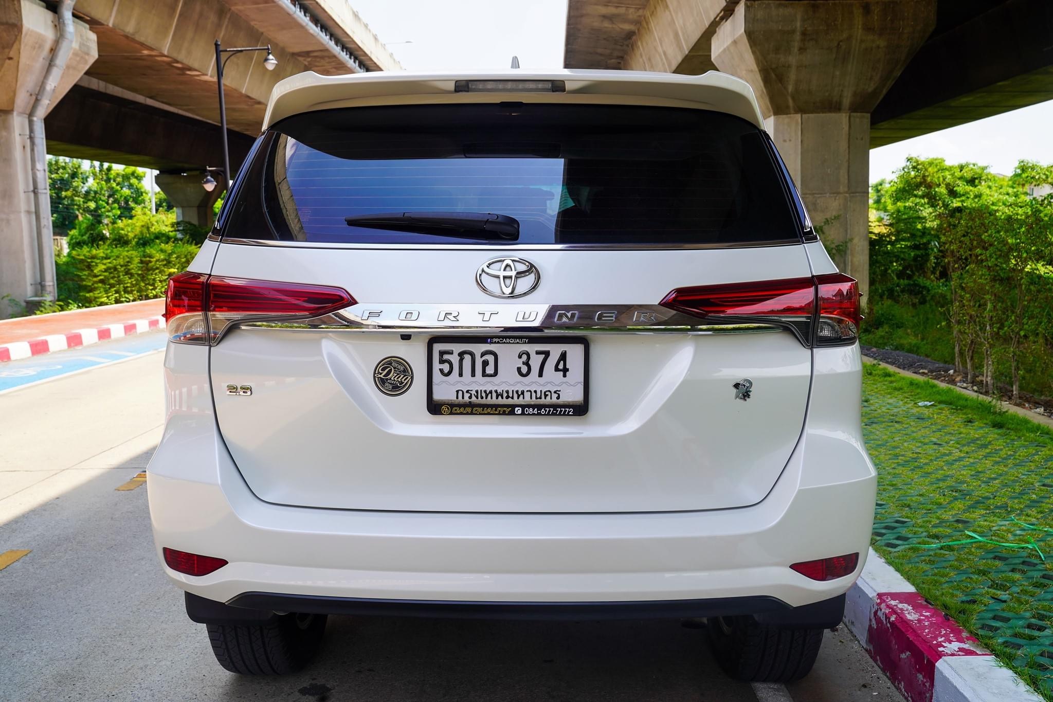 Toyota Fortuner ปี 2016 สีขาว