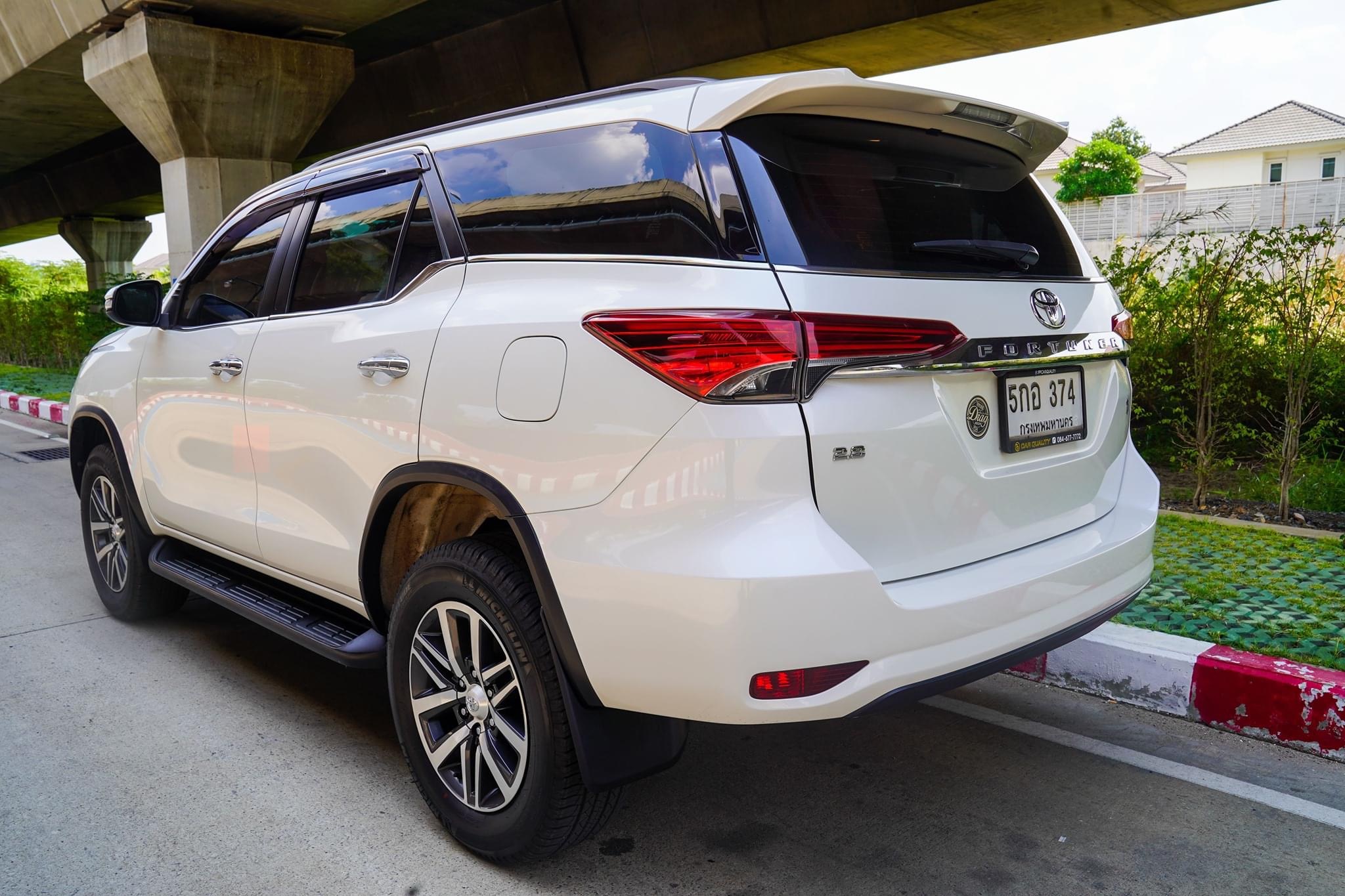 Toyota Fortuner ปี 2016 สีขาว