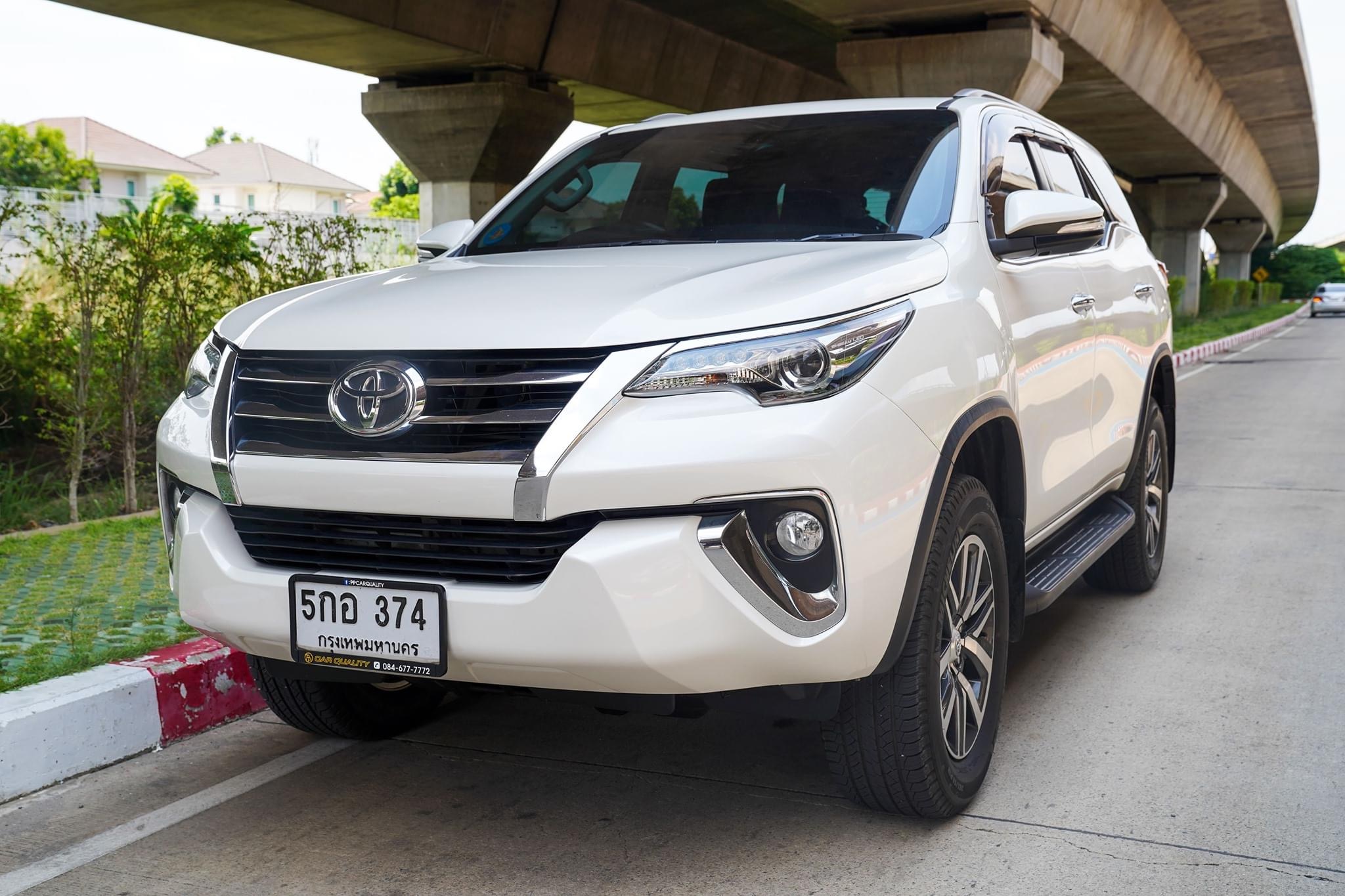 Toyota Fortuner ปี 2016 สีขาว