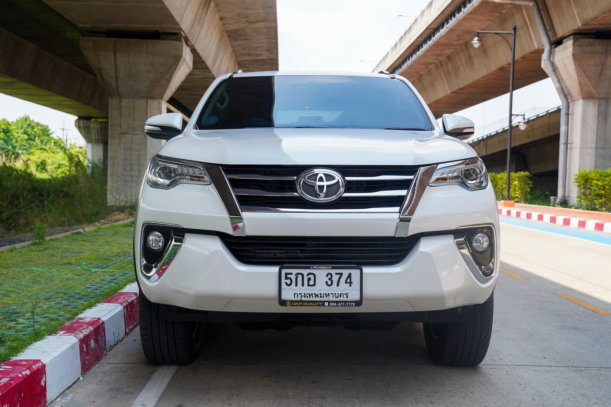 Toyota Fortuner ปี 2016 สีขาว