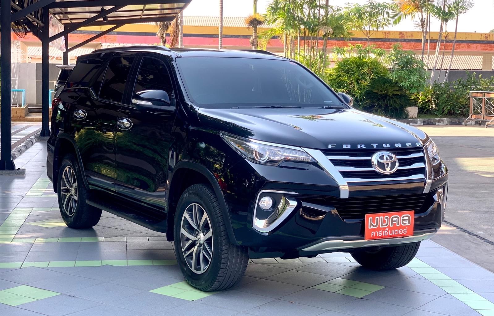 Toyota Fortuner ปี 2015 สีดำ