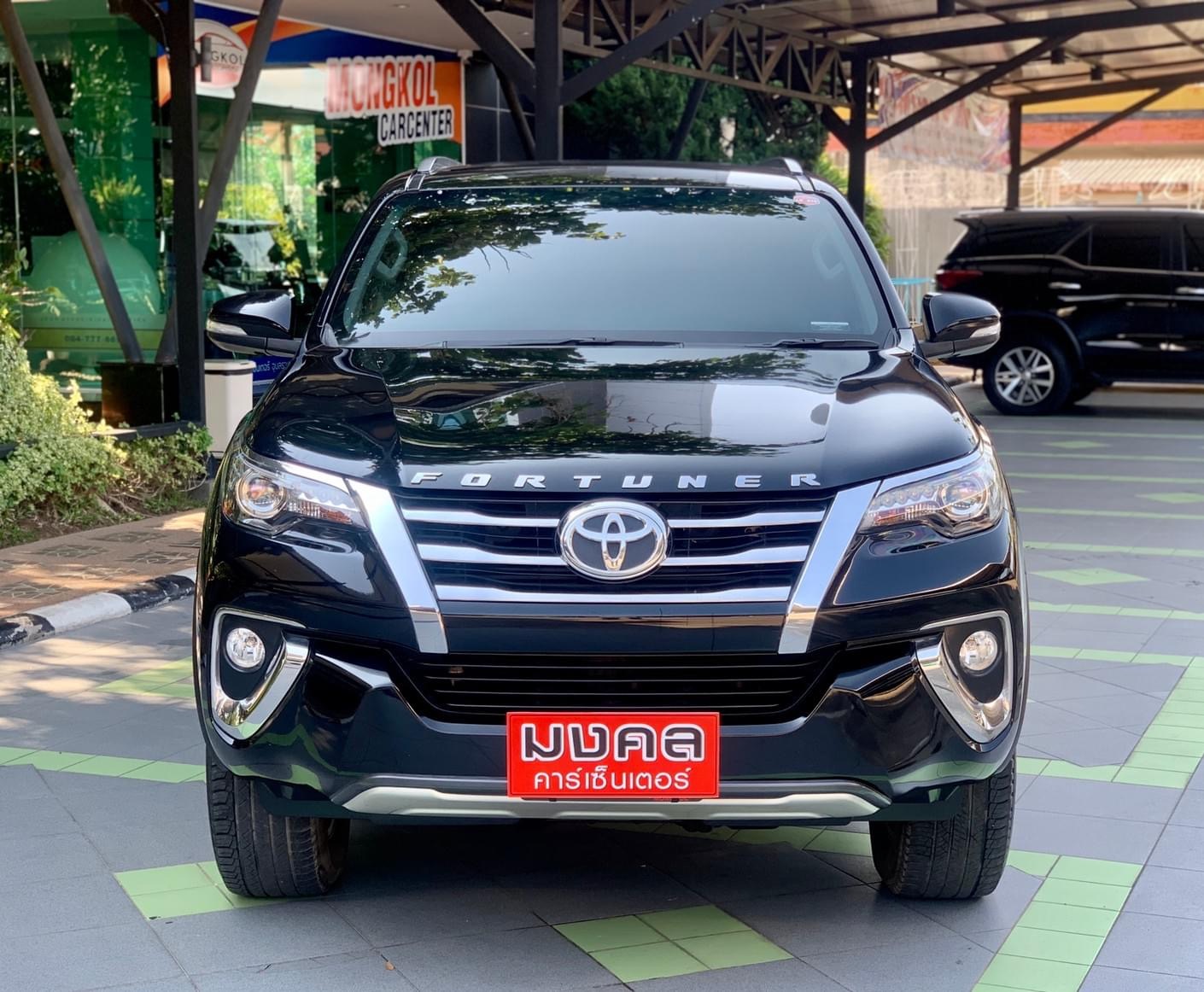 Toyota Fortuner ปี 2015 สีดำ