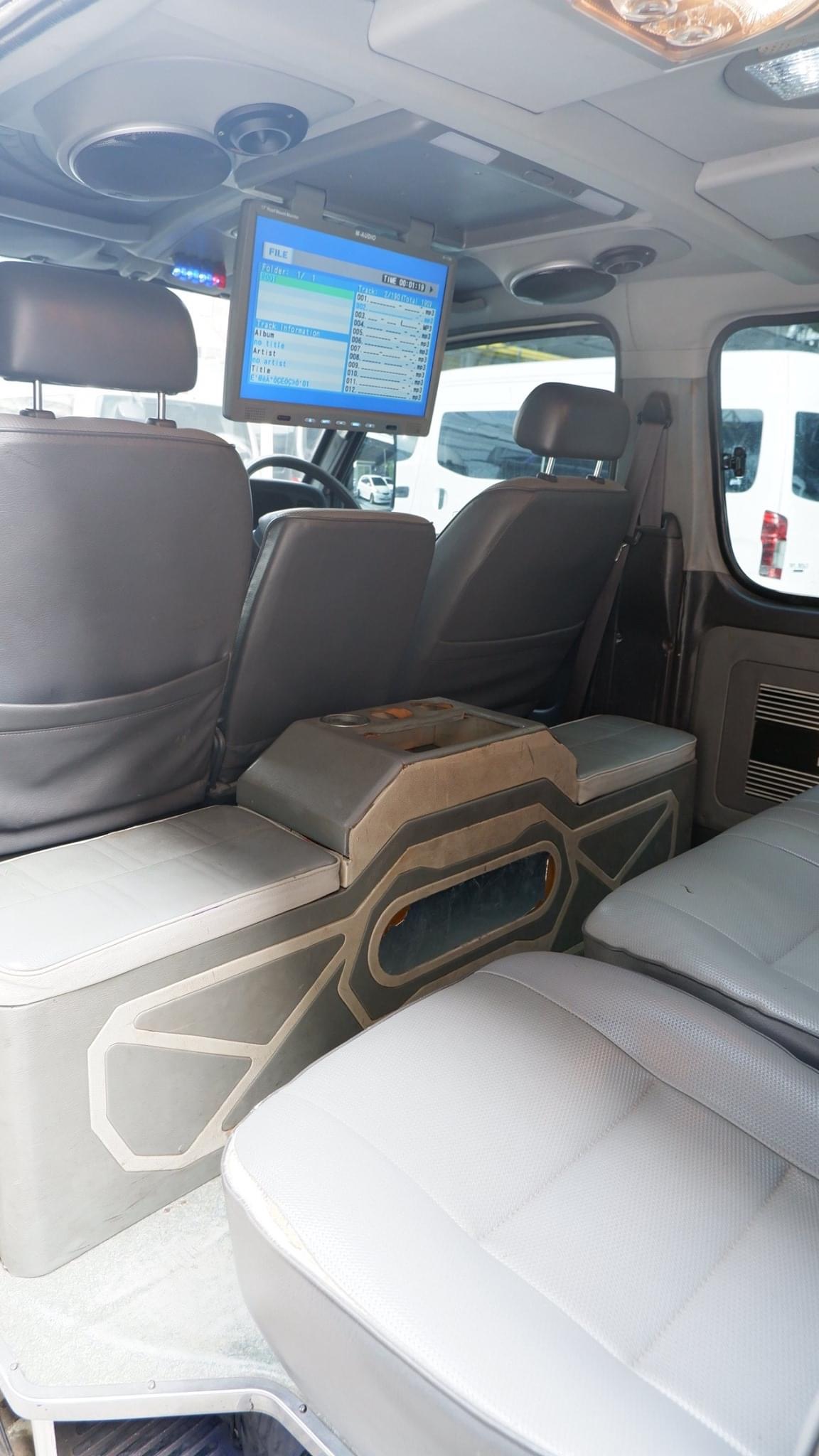 Toyota HiAce หัวจรวด ปี 2003 สีขาว