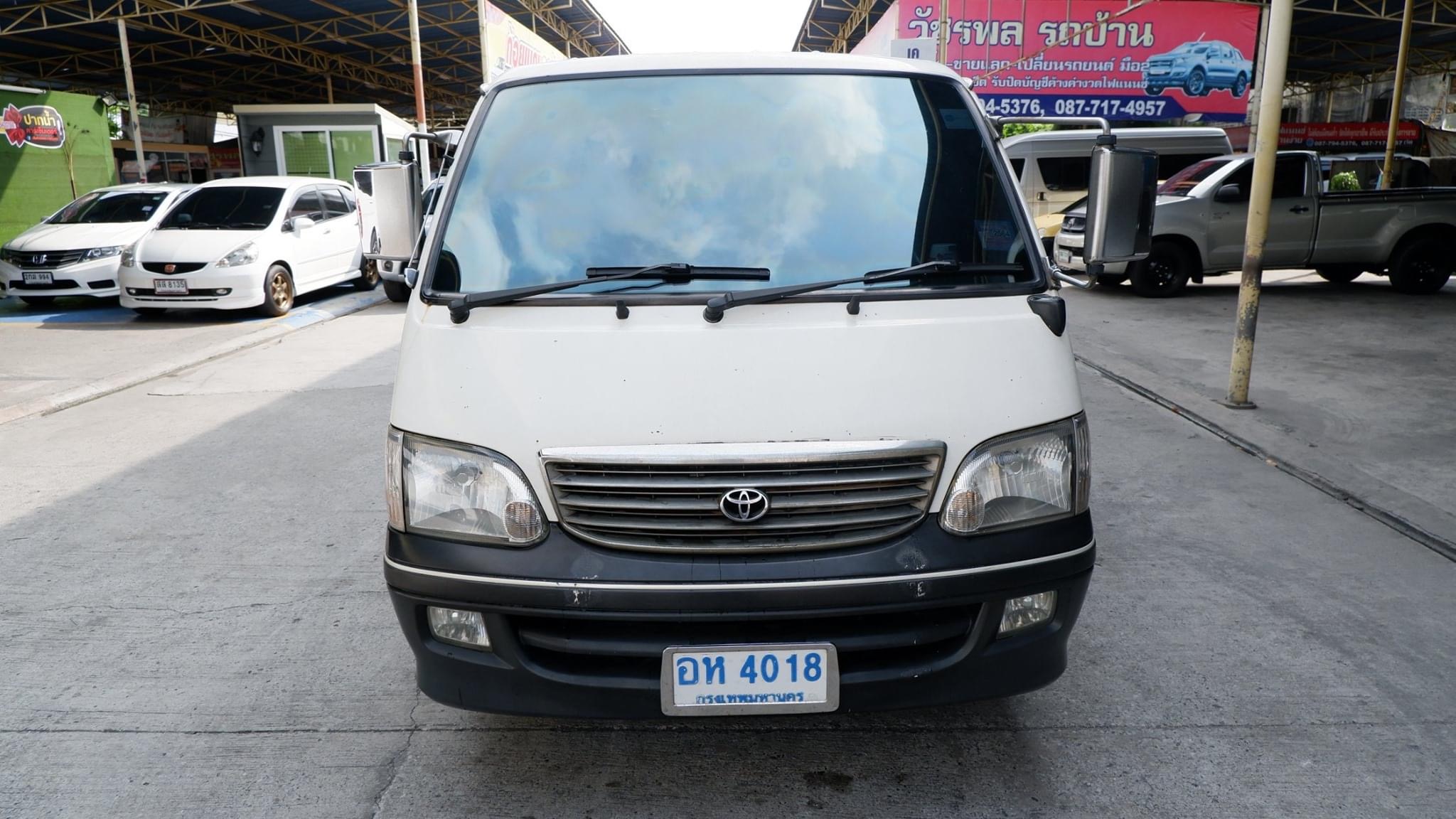 Toyota HiAce หัวจรวด ปี 2003 สีขาว