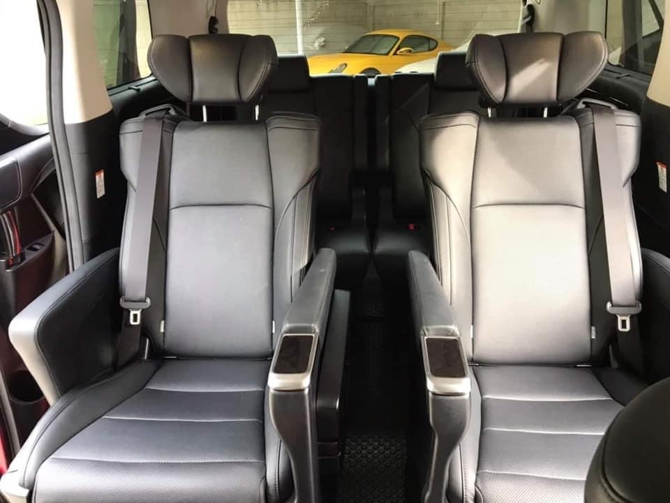 Toyota Alphard ปี 2018 สีแดง