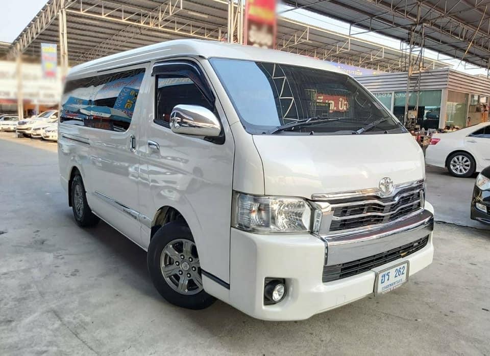 Toyota Ventury ปี 2014 สีขาว