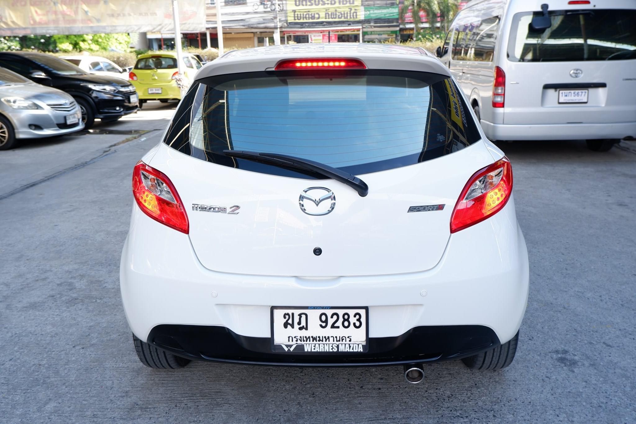 Mazda 2 ปี 2012 สีขาว