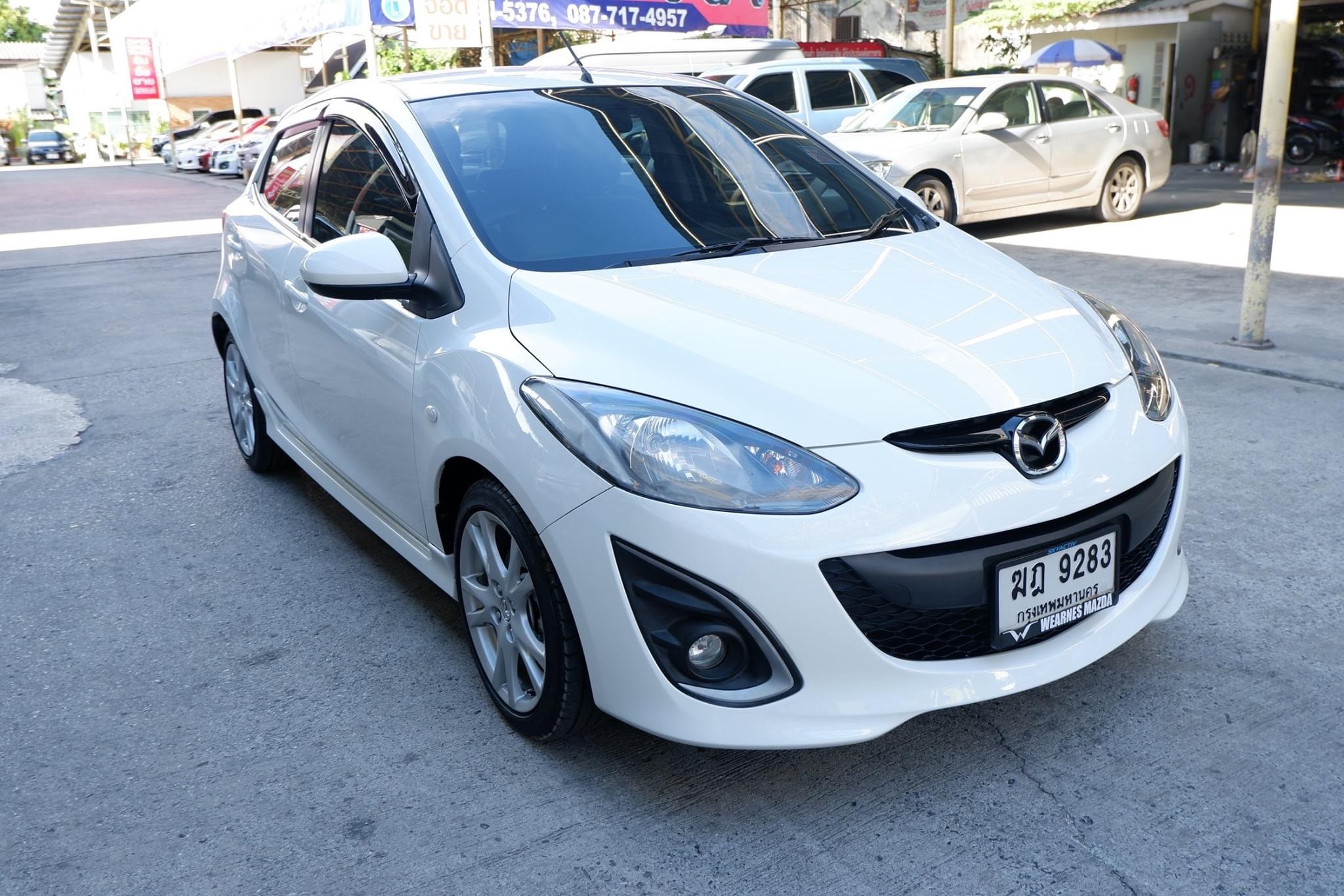 Mazda 2 ปี 2012 สีขาว