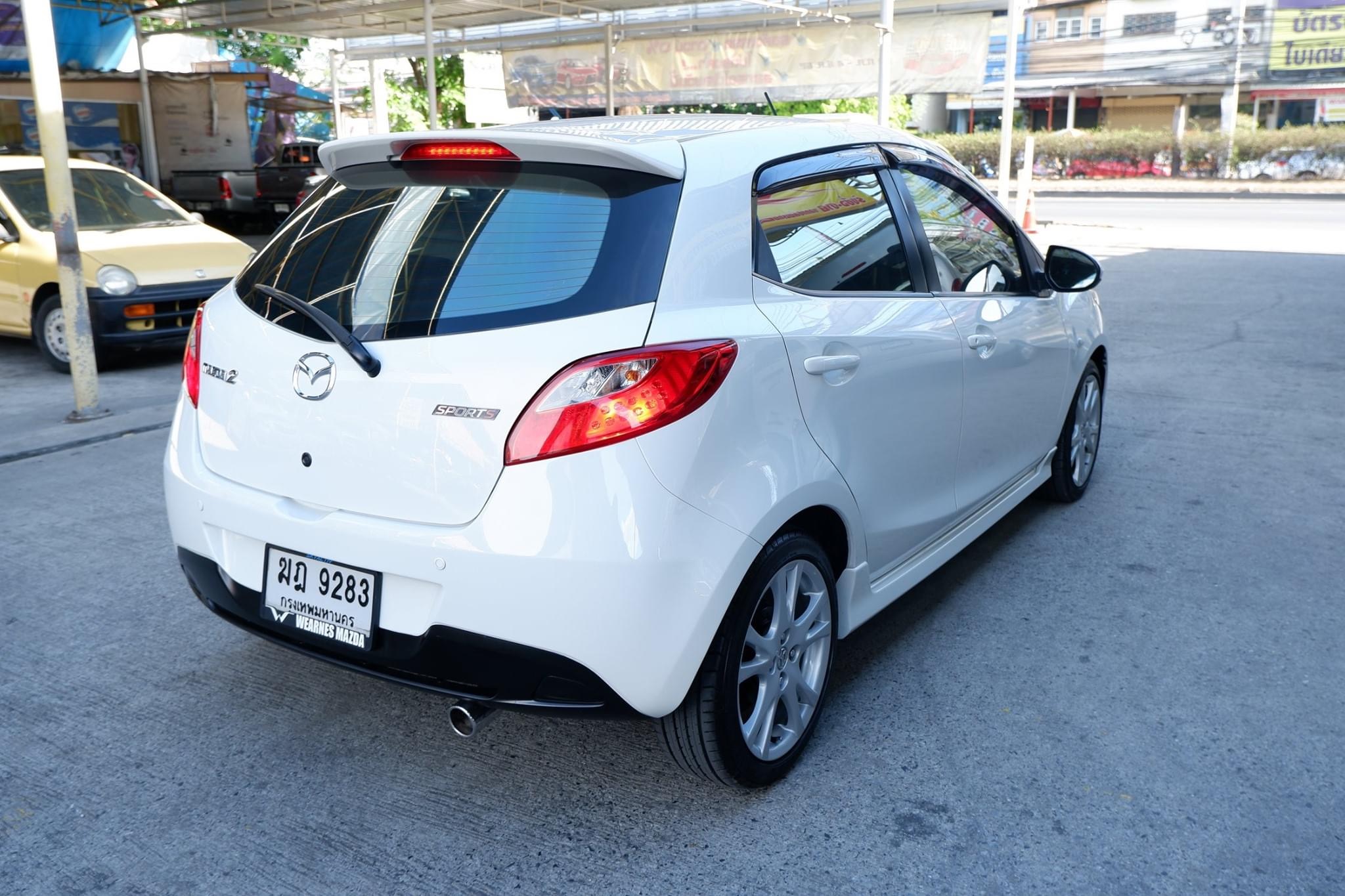 Mazda 2 ปี 2012 สีขาว