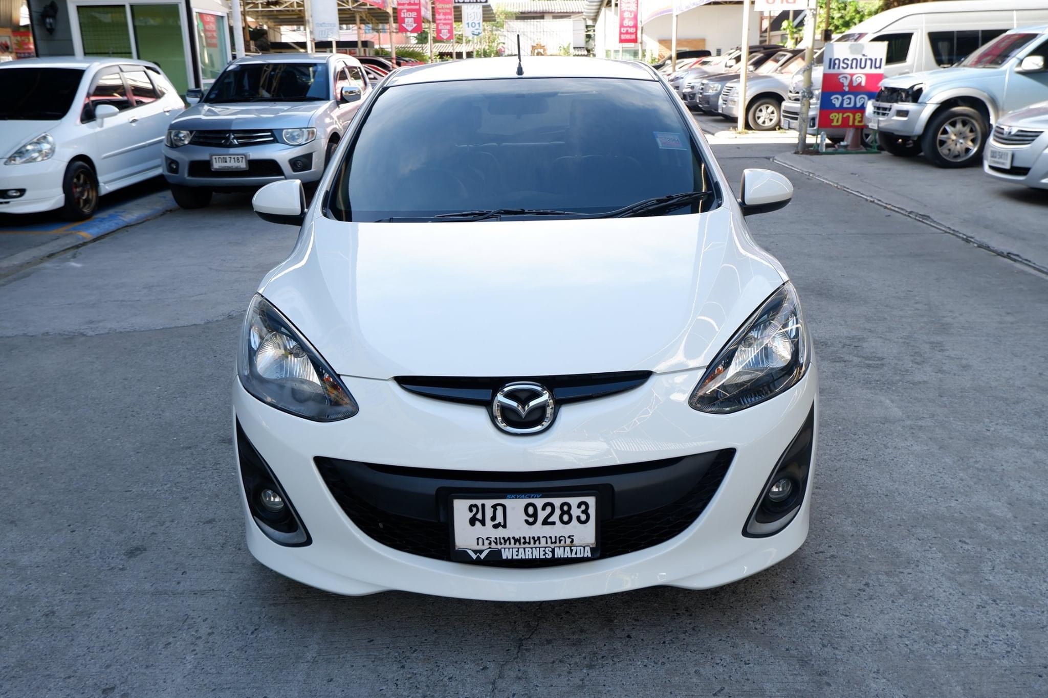 Mazda 2 ปี 2012 สีขาว