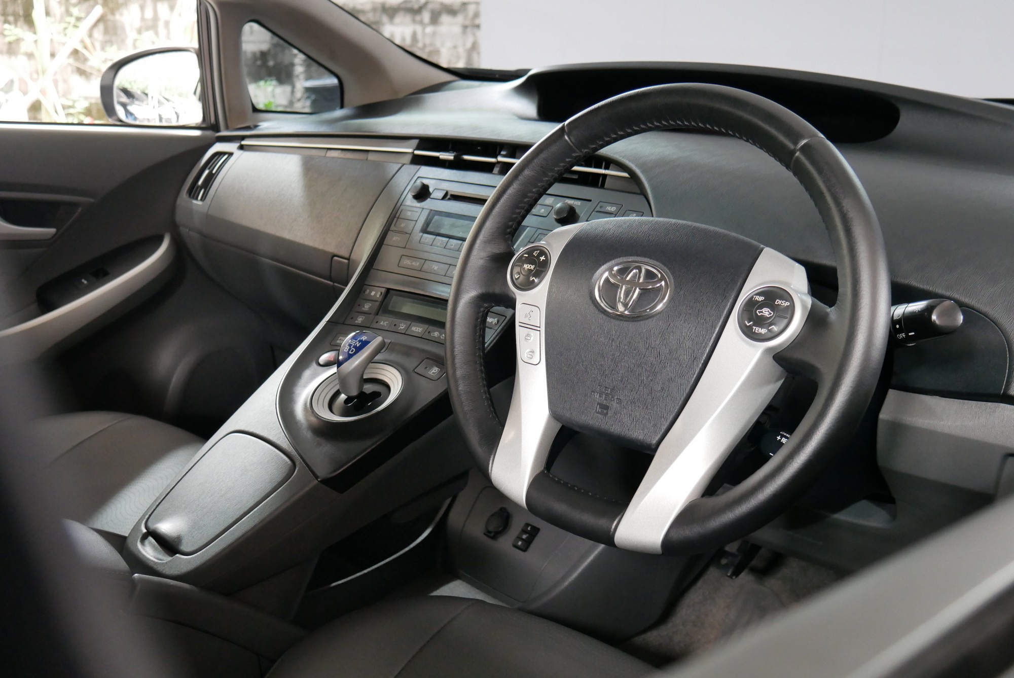 Toyota Prius ปี 2011 สีขาว