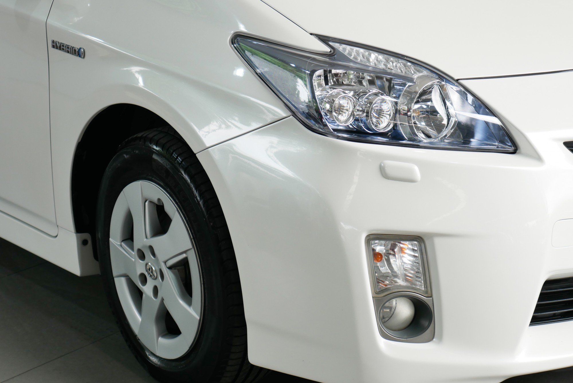 Toyota Prius ปี 2011 สีขาว