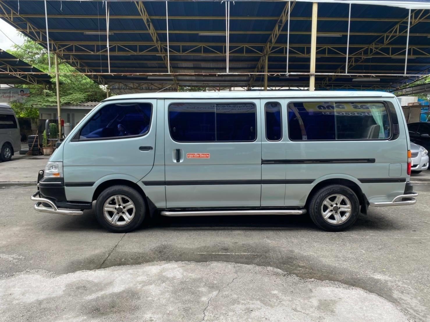 Toyota HiAce หัวจรวด ปี 2003 สีเทา