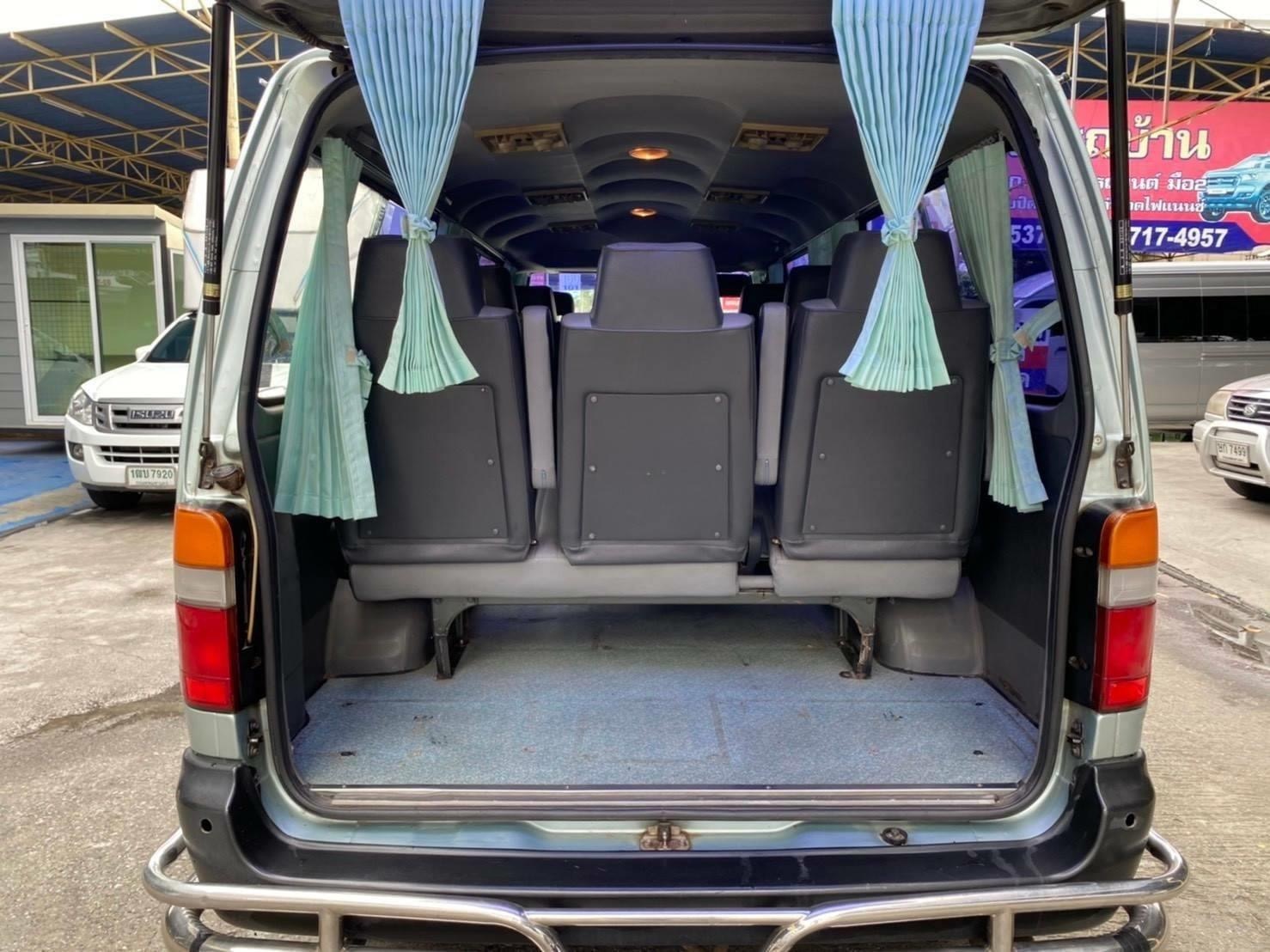 Toyota HiAce หัวจรวด ปี 2003 สีเทา