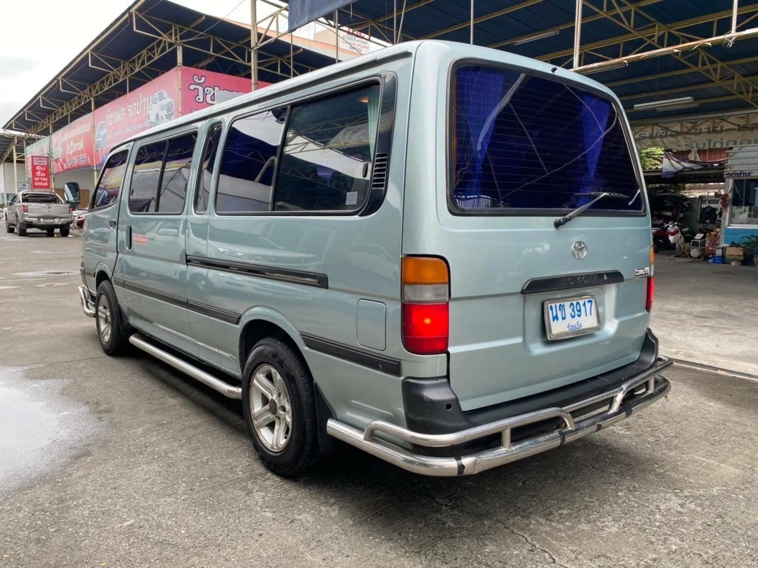 Toyota HiAce หัวจรวด ปี 2003 สีเทา