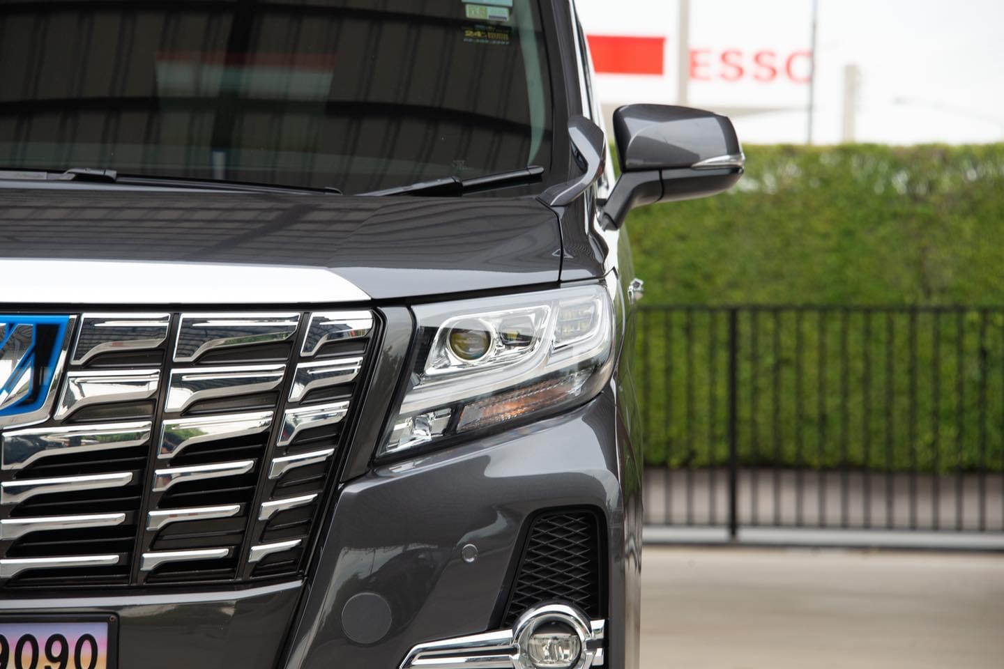 Toyota Alphard ปี 2015 สีเทา