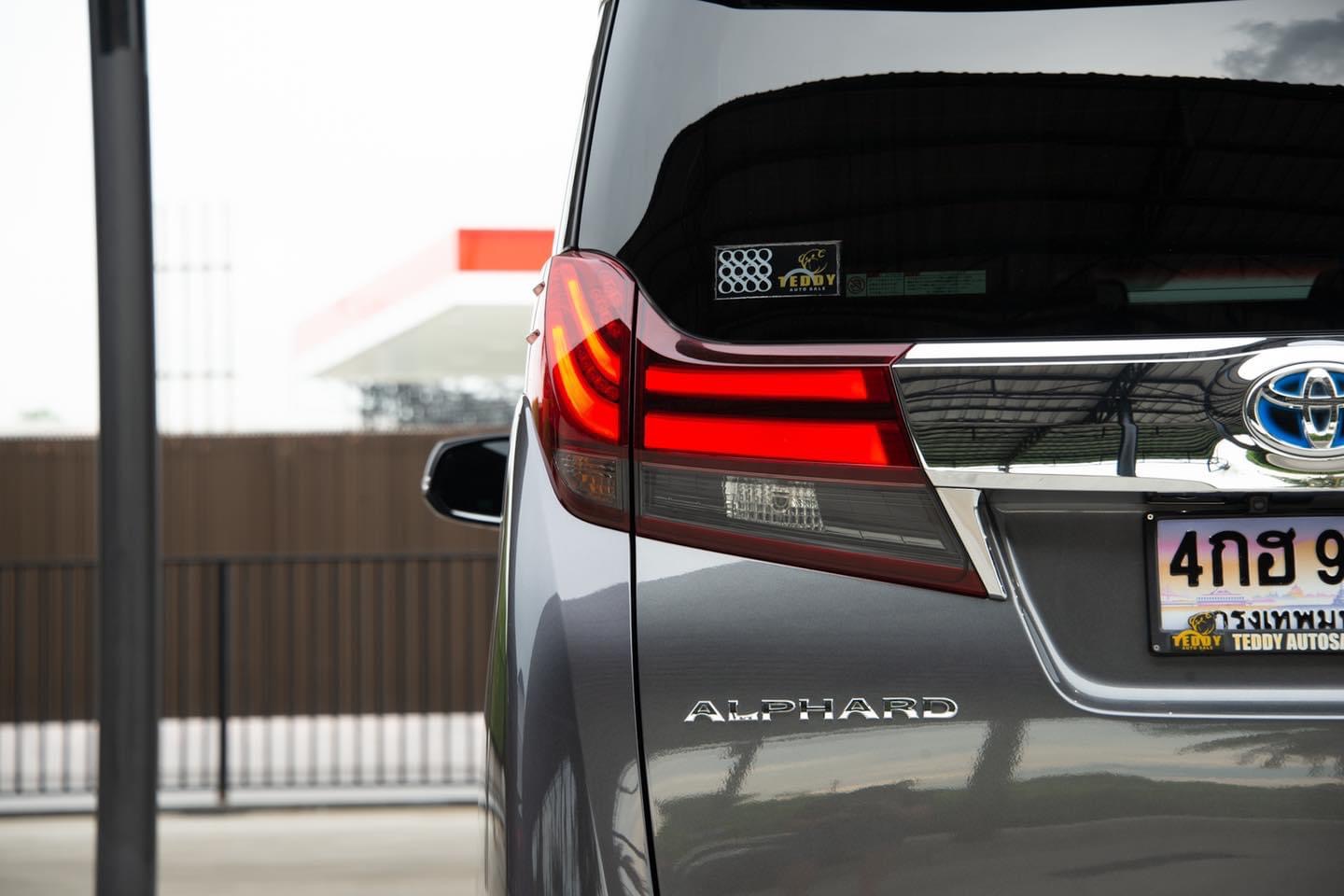 Toyota Alphard ปี 2015 สีเทา