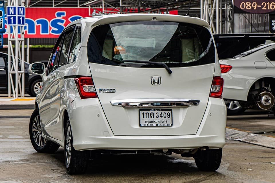 Honda Freed ปี 2013 สีขาว