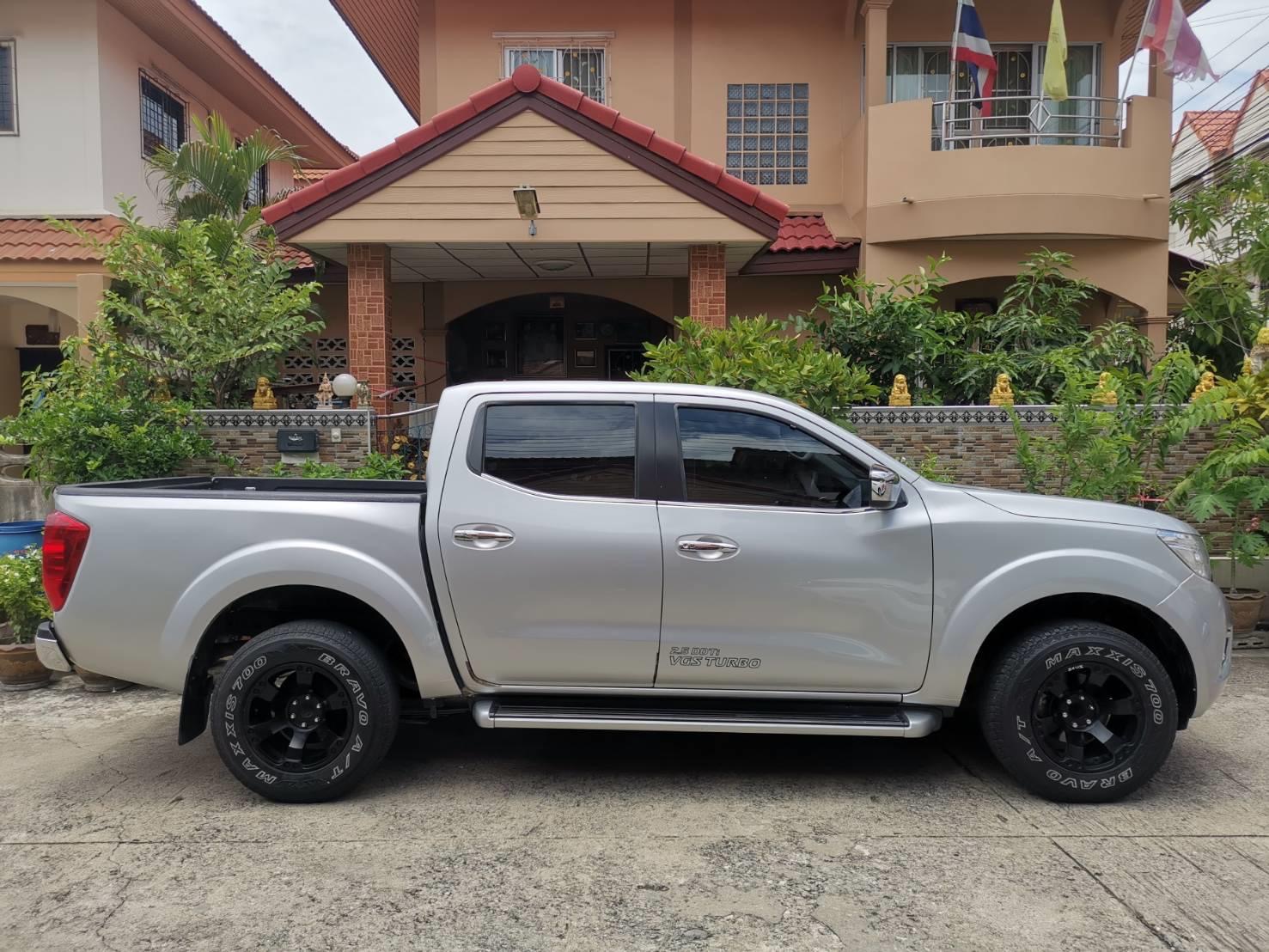 Nissan NP300 Navara 4 ประตู