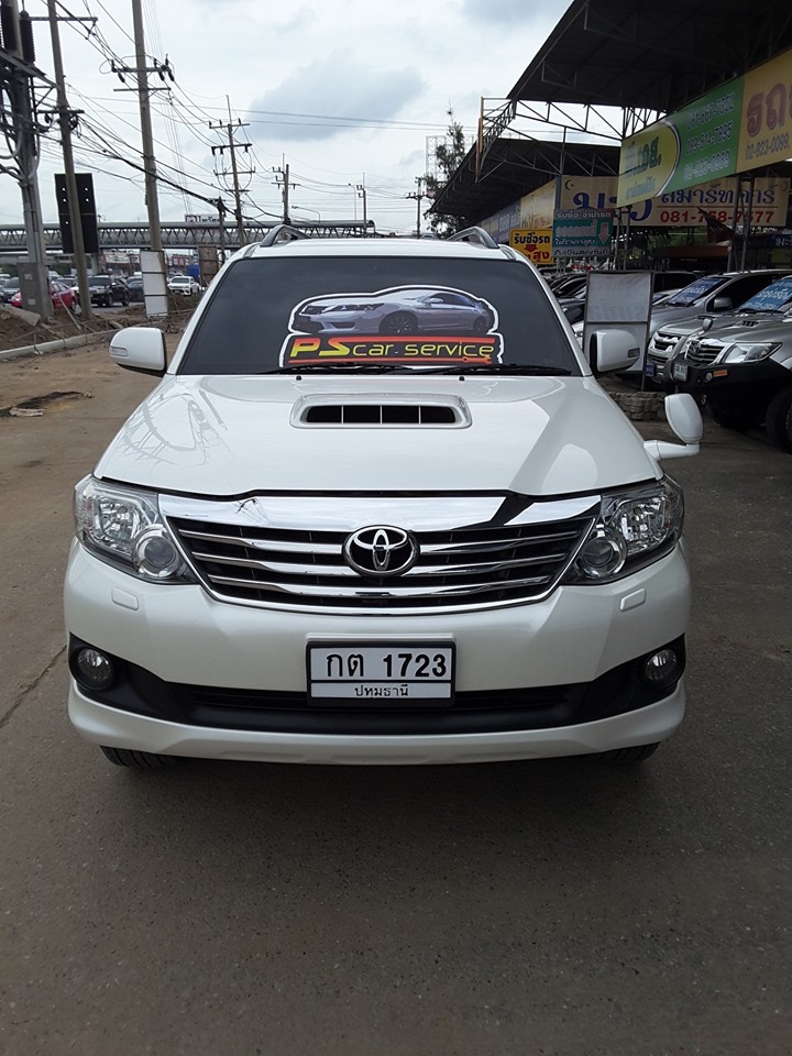 Toyota Fortuner GEN 1 โฉม 2011-2014 ปี 2014 สีขาว