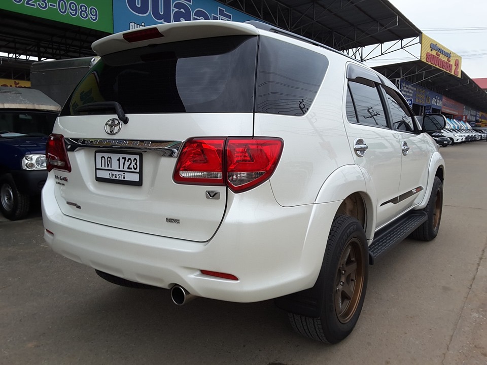 Toyota Fortuner GEN 1 โฉม 2011-2014 ปี 2014 สีขาว