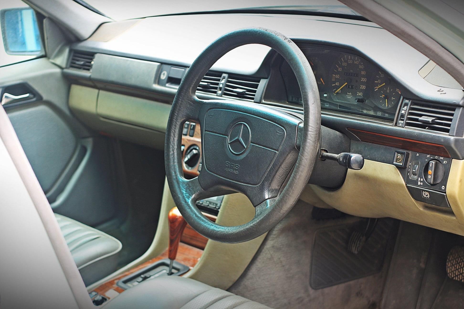 1993 Mercedes-Benz W124 220E Code B