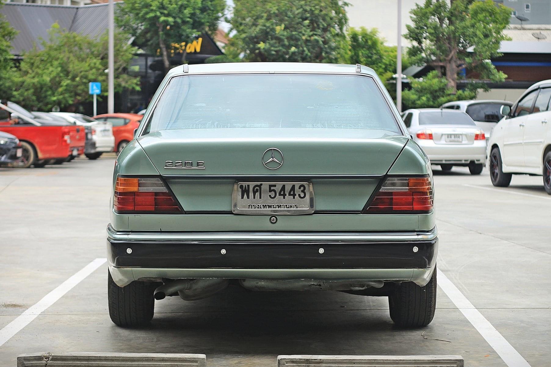 1993 Mercedes-Benz W124 220E Code B