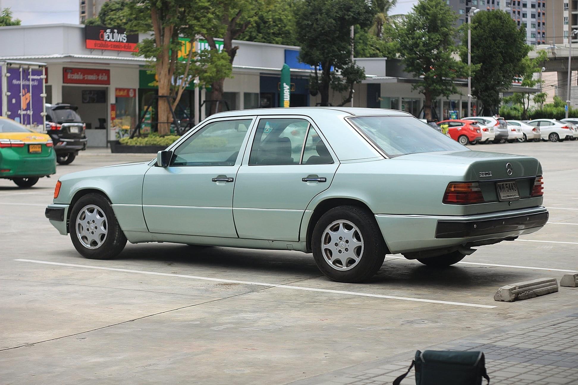 1993 Mercedes-Benz W124 220E Code B