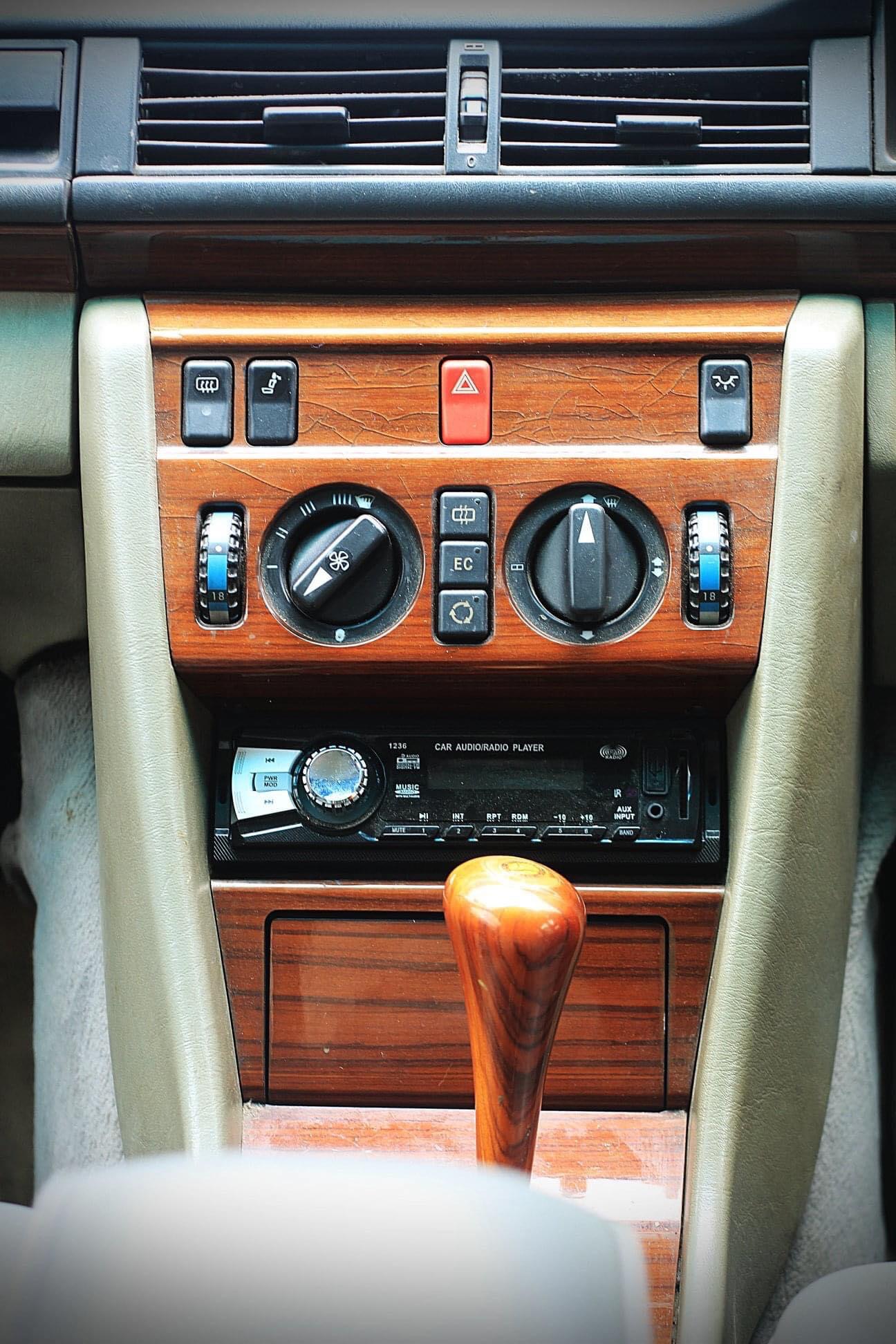 1993 Mercedes-Benz W124 220E Code B