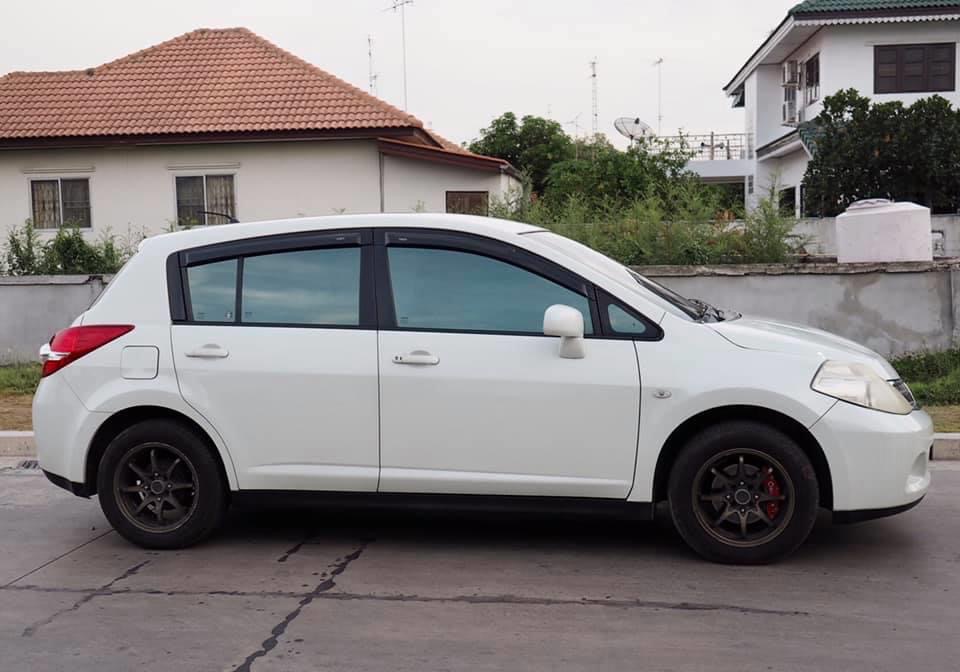 Nissan Tiida 5ประตู 1.8G ตัวTop สุด เกียร์ ออโต้ ปี2011 สีขาว รถบ้านมือเดียว ไม่เคยติดแก้ส