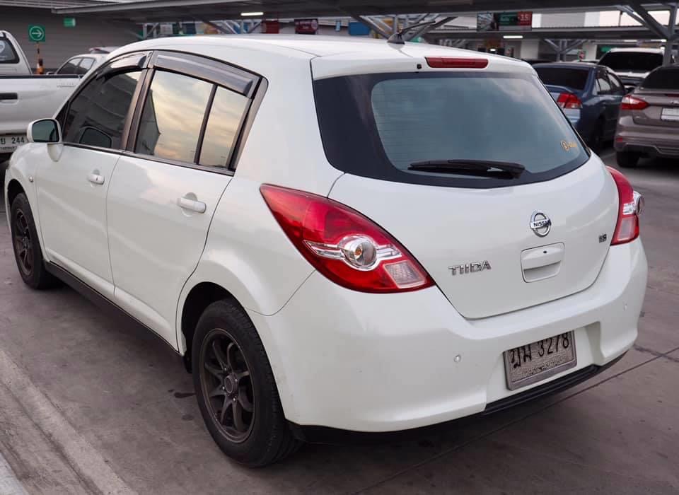 Nissan Tiida 5ประตู 1.8G ตัวTop สุด เกียร์ ออโต้ ปี2011 สีขาว รถบ้านมือเดียว ไม่เคยติดแก้ส