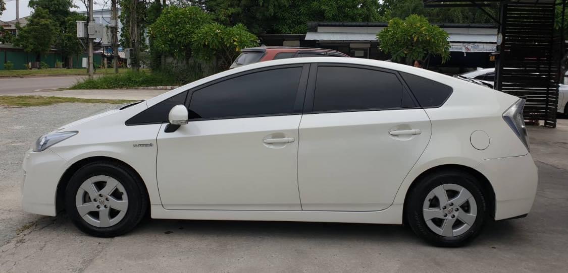 Toyota Prius ปี 2011 สีขาว