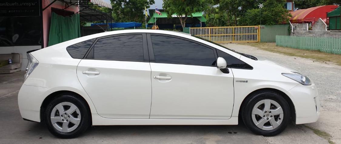 Toyota Prius ปี 2011 สีขาว