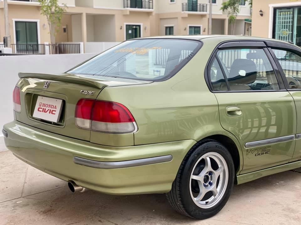 Honda Civic EK โฉม 4 ประตู ปี 1997 สีเขียว